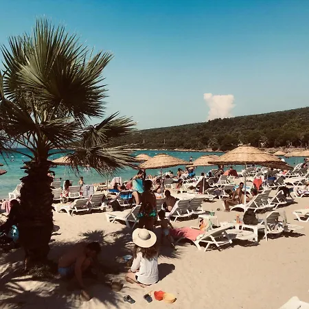 Oda ve Kahvaltı Bade Alacati 3*