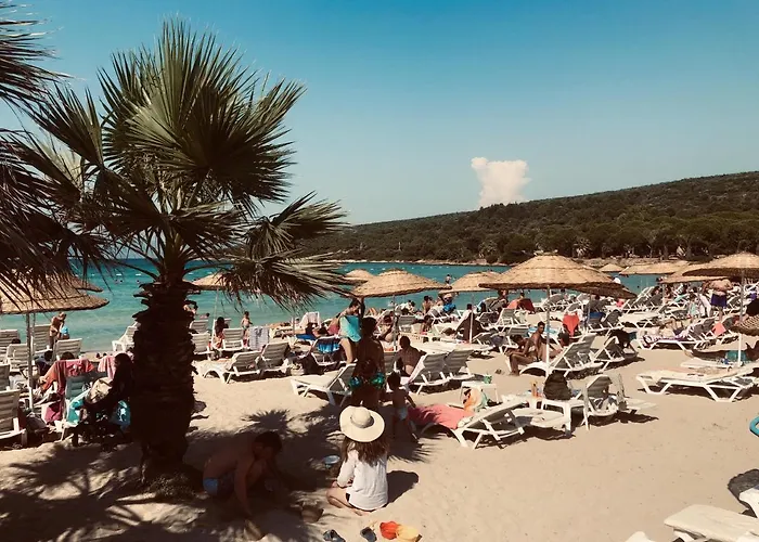 Oda ve Kahvaltı Bade Alacati 3*